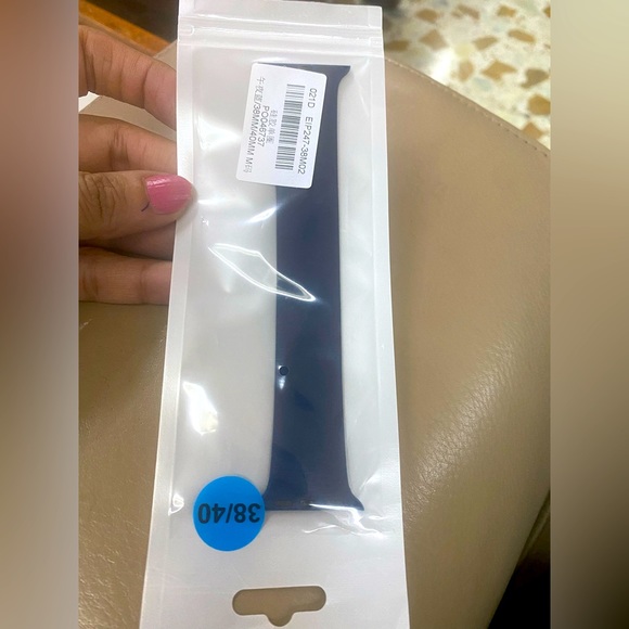 APPLE WATCH ASSORTED STRAPS. 999/- each. Gold rose gold black navy blue maroon - Picture 5 of 10